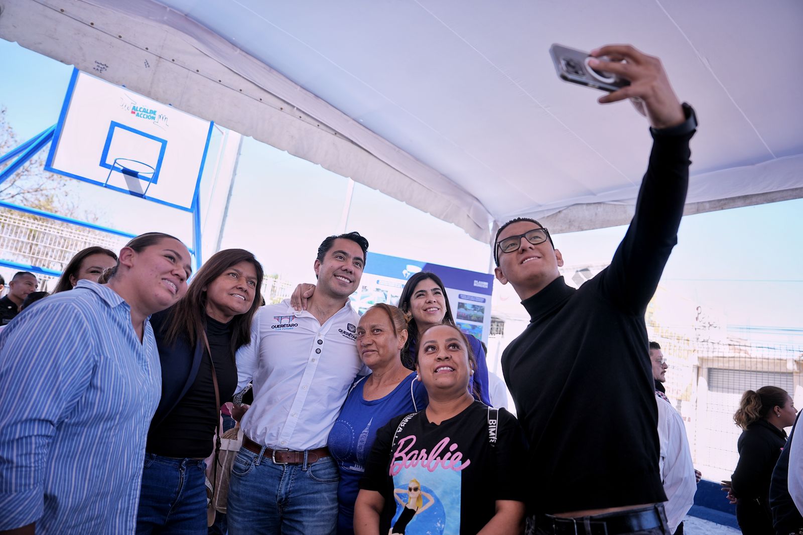Imagen de Entrega Felifer Macías resultados de “Alcalde en Acción” en Lomas de Casa Blanca 12