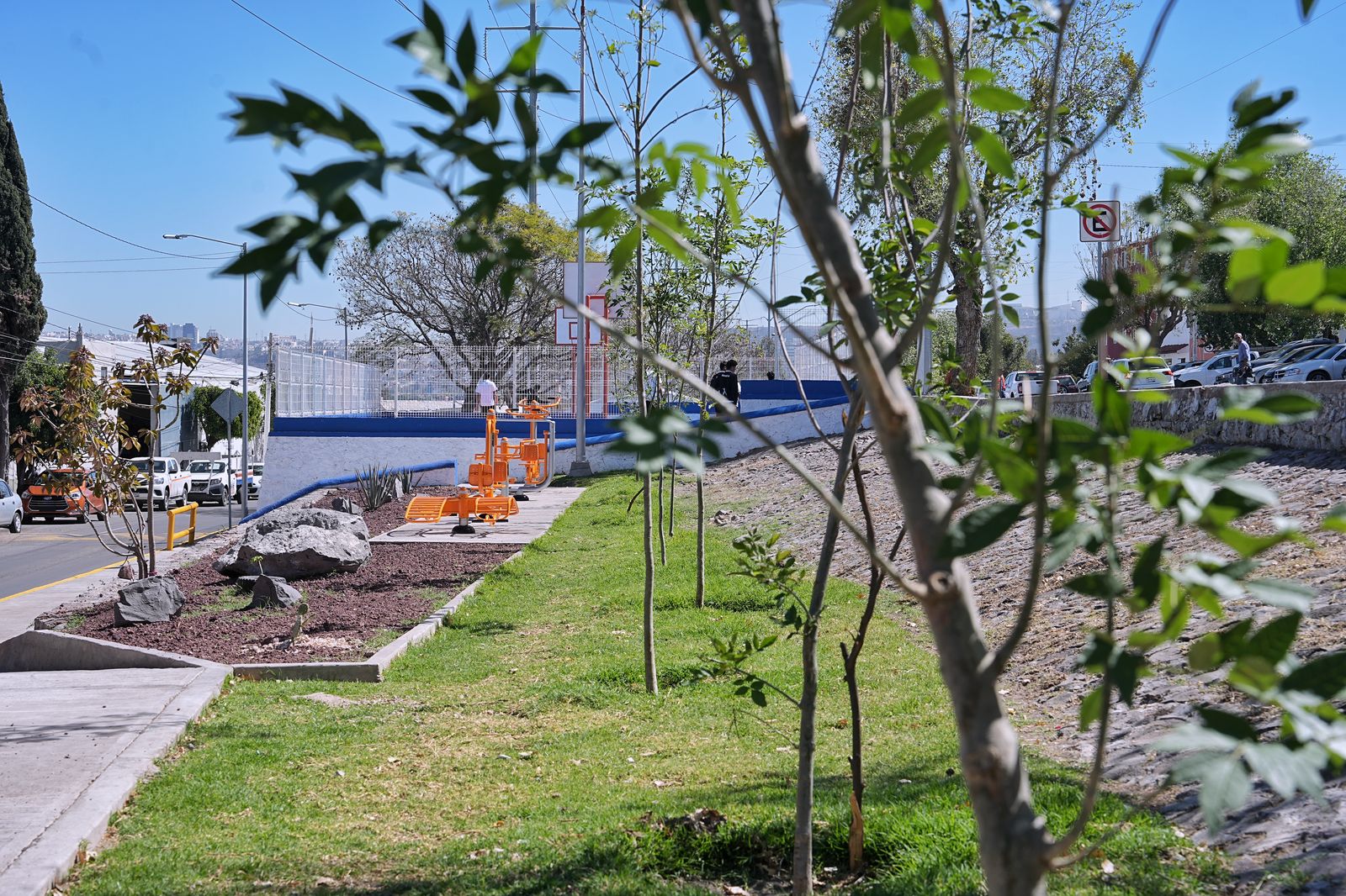 Imagen de Entrega Felifer Macías resultados de “Alcalde en Acción” en Lomas de Casa Blanca 8