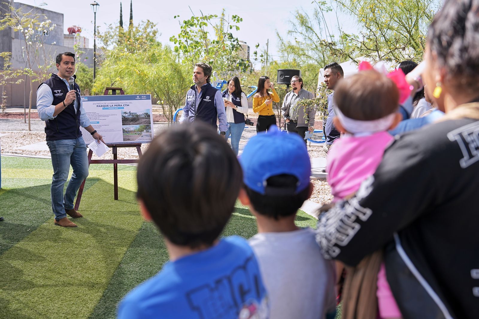Imagen de Entrega Felifer Macías rehabilitación del Parque La Peña CTM 7