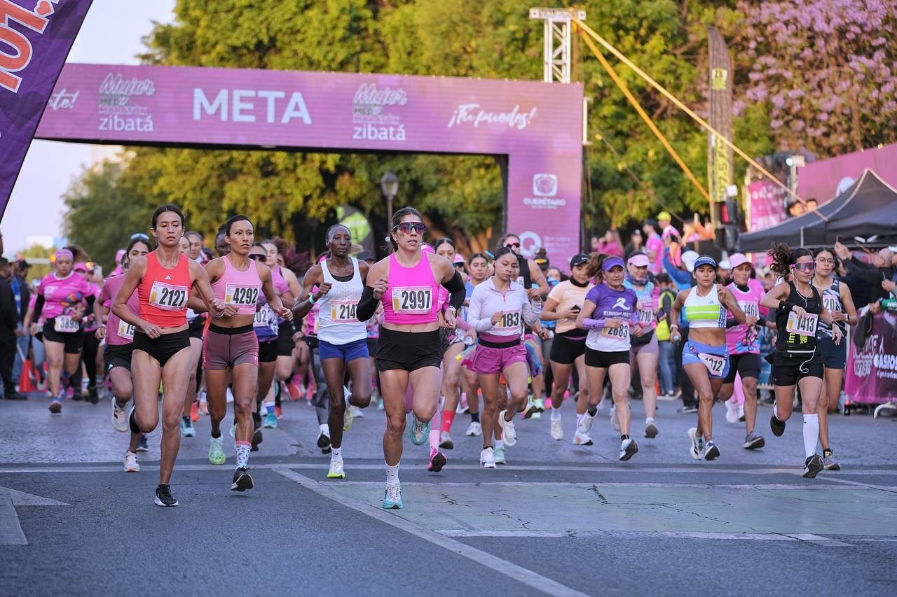 Imagen de Acompaña Felifer Macías a más de 5 mil mujeres atletas en la Carrera Mujer Querétaro Medio Maratón Zibatá 7