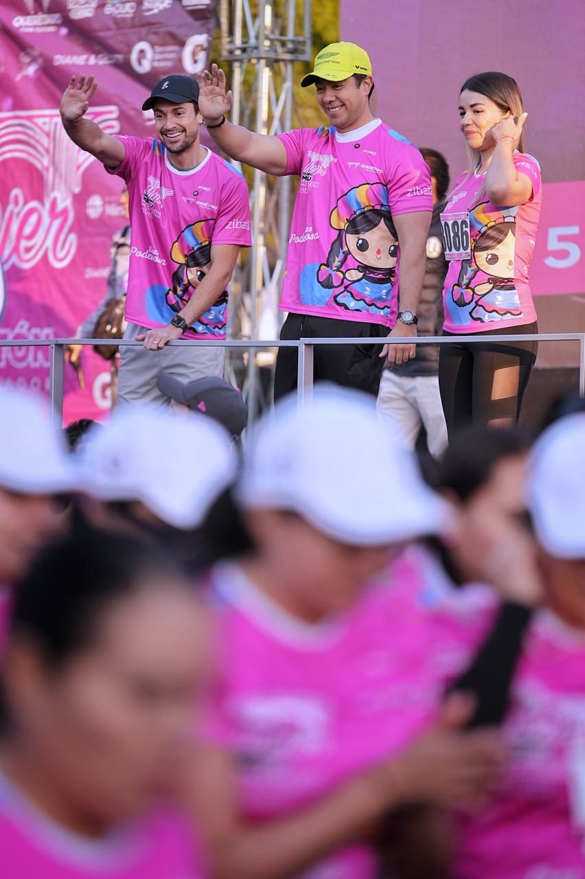 Imagen de Acompaña Felifer Macías a más de 5 mil mujeres atletas en la Carrera Mujer Querétaro Medio Maratón Zibatá 8