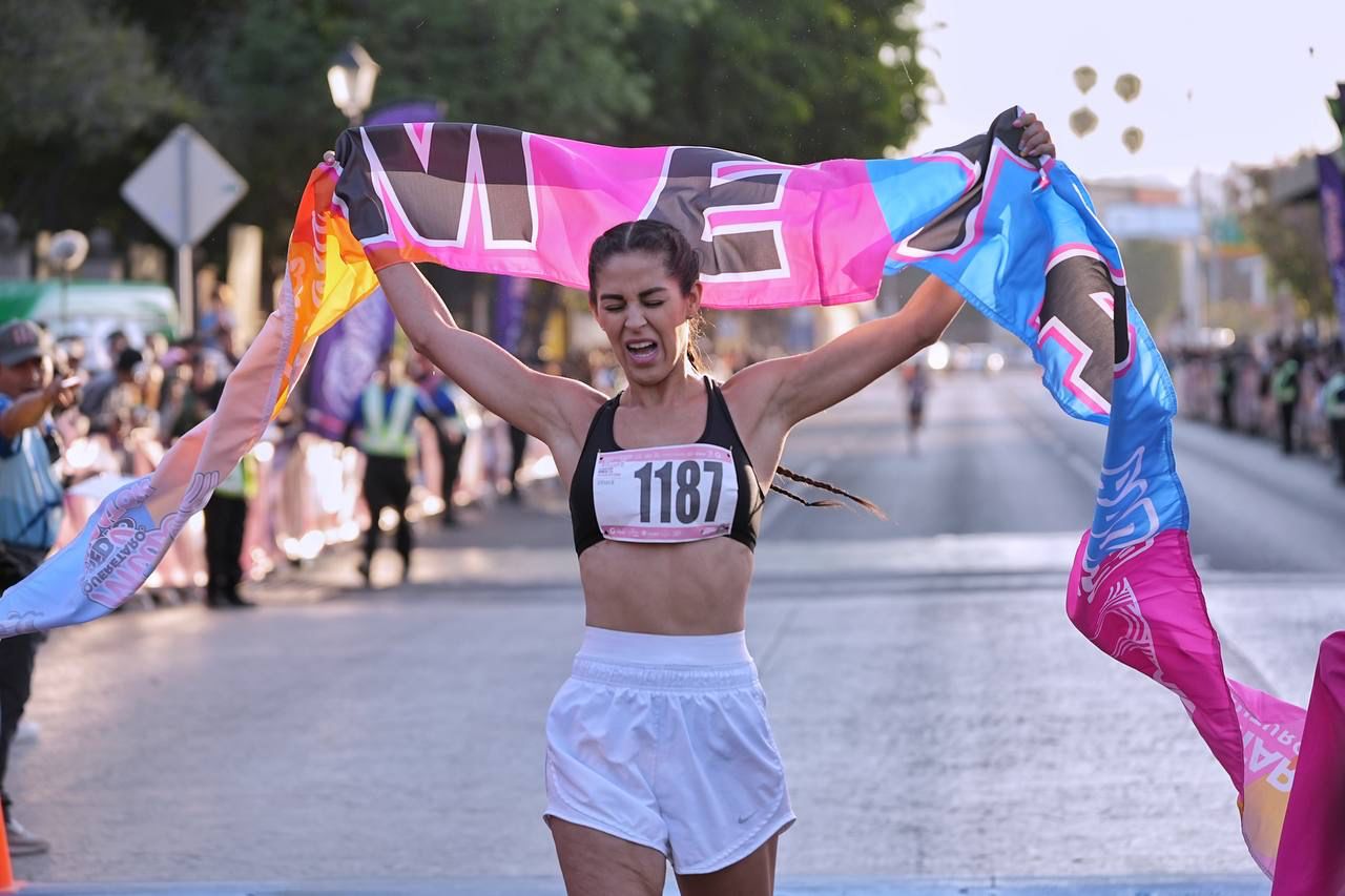 Imagen de Acompaña Felifer Macías a más de 5 mil mujeres atletas en la Carrera Mujer Querétaro Medio Maratón Zibatá 9
