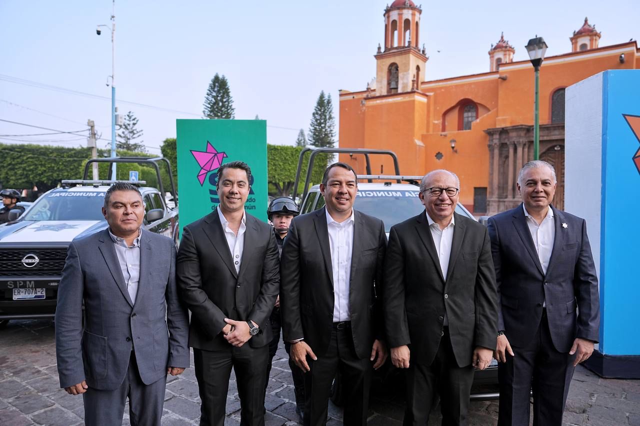 Imagen de Asiste Felifer Macías a entrega de equipamiento en San Juan del Río 34