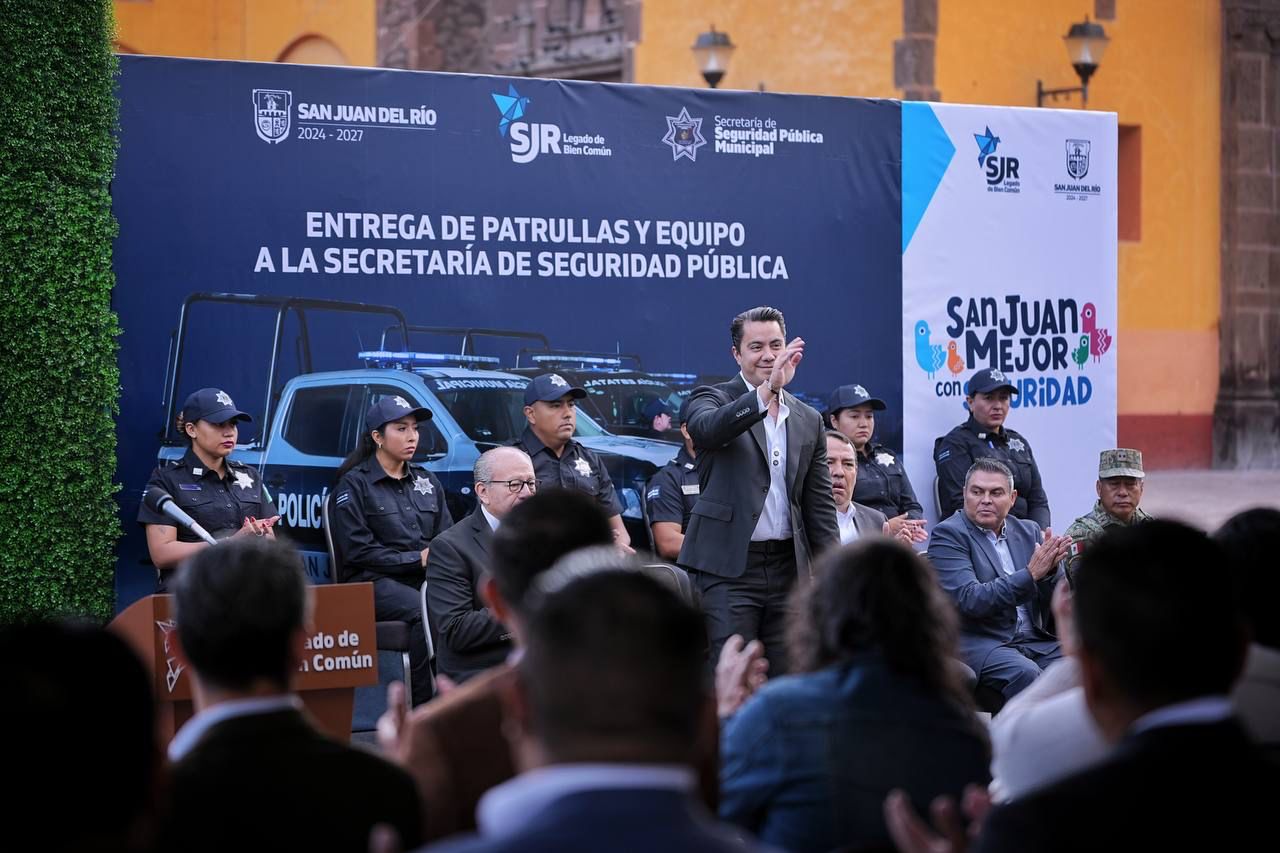 Imagen de Asiste Felifer Macías a entrega de equipamiento en San Juan del Río 30