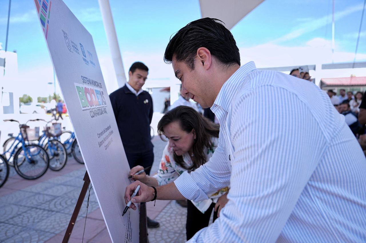 Imagen de Entrega Felifer Macías Sistema Municipal de Bicicletas Compartidas UAQ, en campus Aeropuerto 13