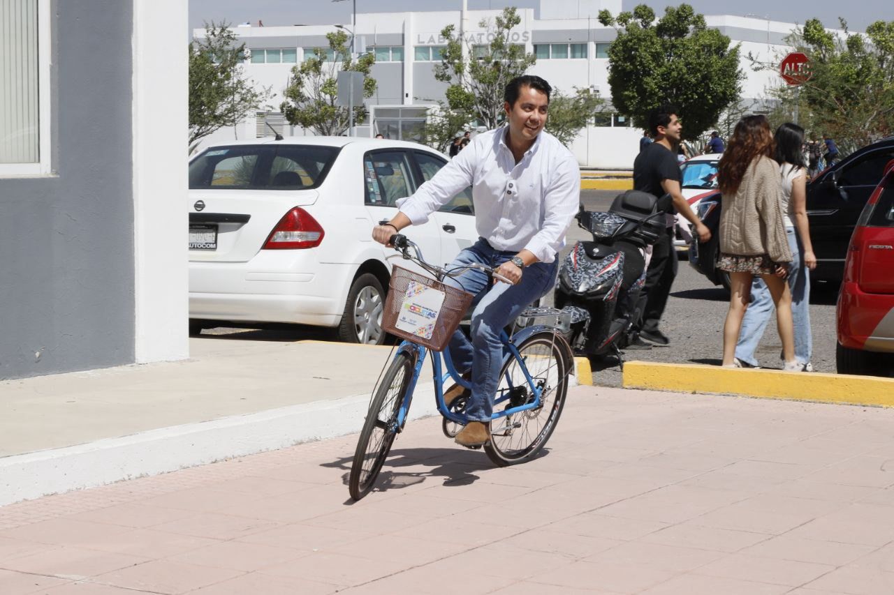 Imagen de Entrega Felifer Macías Sistema Municipal de Bicicletas Compartidas UAQ, en campus Aeropuerto 14