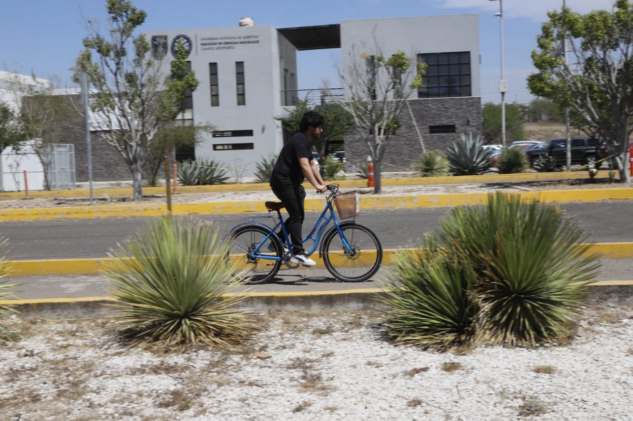 Imagen de Entrega Felifer Macías Sistema Municipal de Bicicletas Compartidas UAQ, en campus Aeropuerto 2