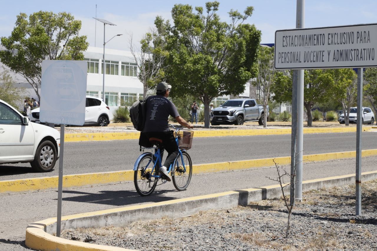 Imagen de Entrega Felifer Macías Sistema Municipal de Bicicletas Compartidas UAQ, en campus Aeropuerto 4