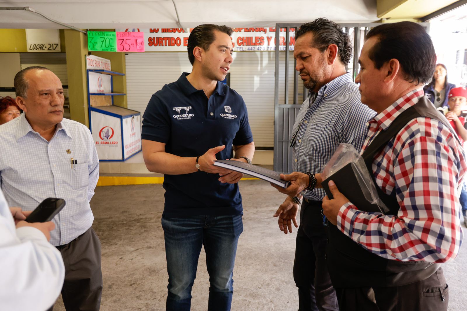 Imagen de Entrega Felifer Macías rehabilitación de la Calle 23 y Avenida 24 en Lomas de Casa Blanca 2