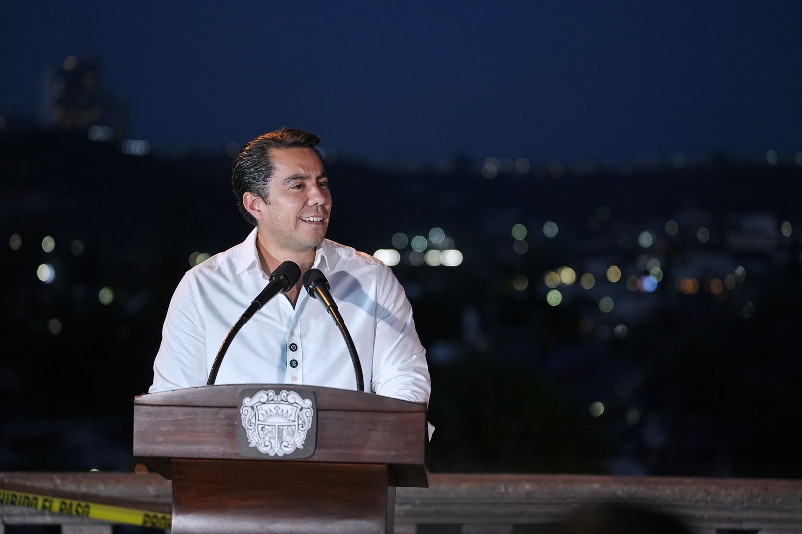 Imagen de Encabeza Felifer Macías encendido de Los Arcos para concientizar sobre la neurodivergencia 7