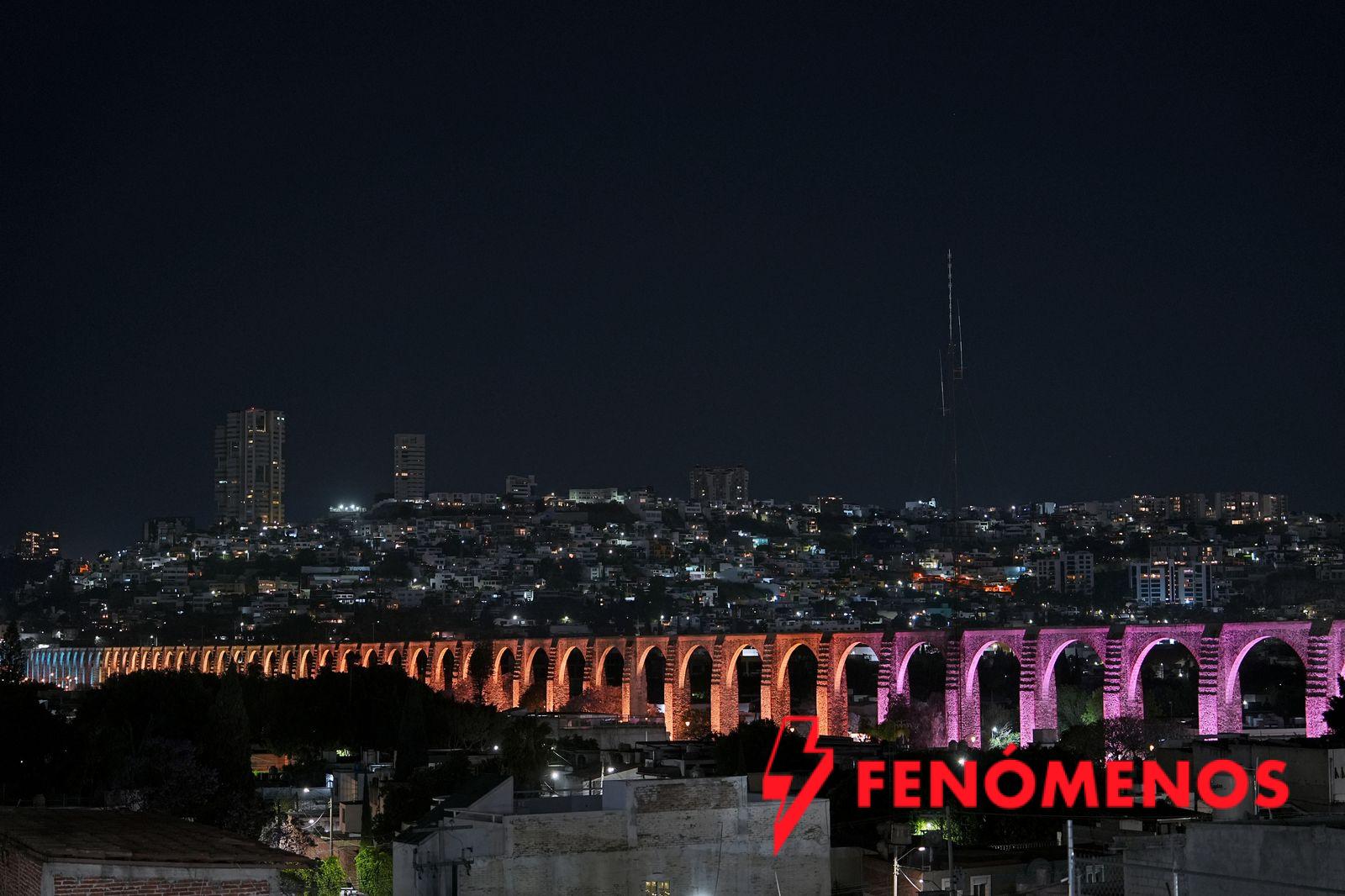 Encabeza Felifer Macías encendido de Los Arcos para concientizar sobre la neurodivergencia