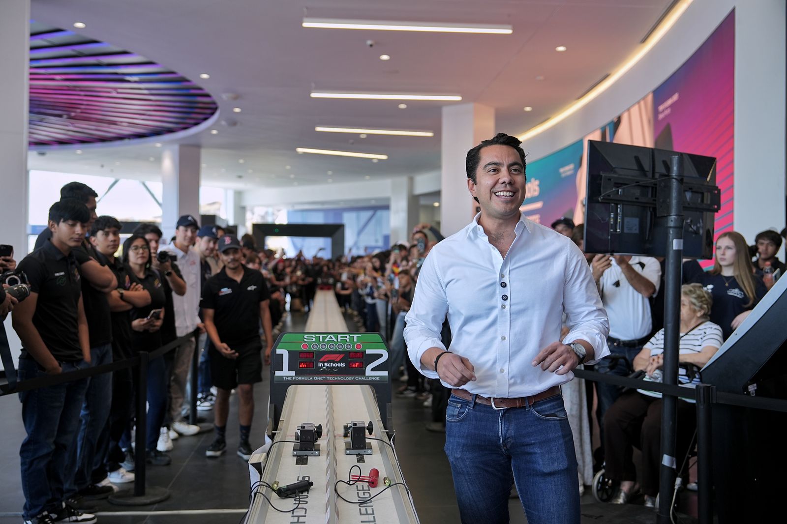 Imagen de Encabeza Felifer Macías inauguración del Desafío Stem F1 In Schools México 9