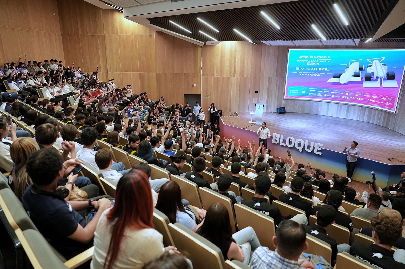 Imagen de Encabeza Felifer Macías inauguración del Desafío Stem F1 In Schools México 11