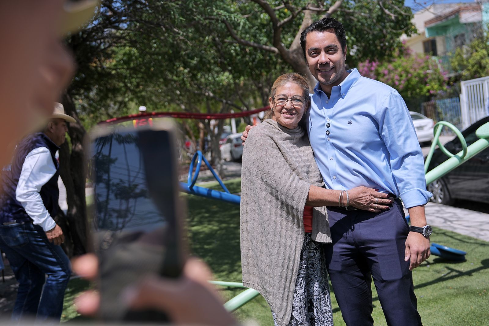 Imagen de Entrega Felifer Macías resultados de Alcalde en Acción en la colonia Cerrito Colorado 2