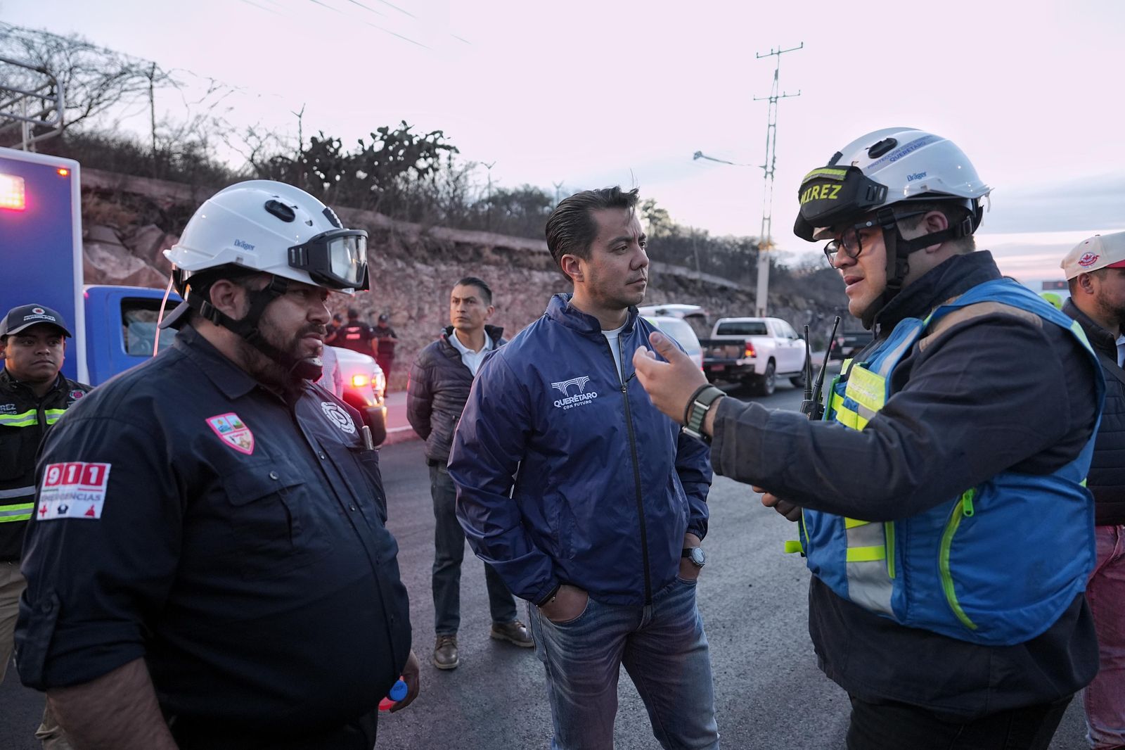 Imagen de Visita Felifer Macías puesto de mando para la contención del incendio en la zona sur de la capital. 11