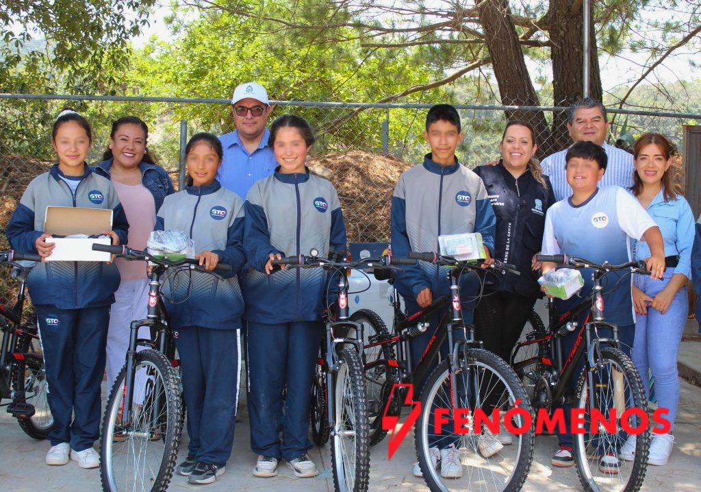 Abren camino al futuro de estudiantes vulnerables con entrega de apoyos en la región noreste Abren camino al futuro de estudiantes vulnerables con entrega de apoyos en la región noreste