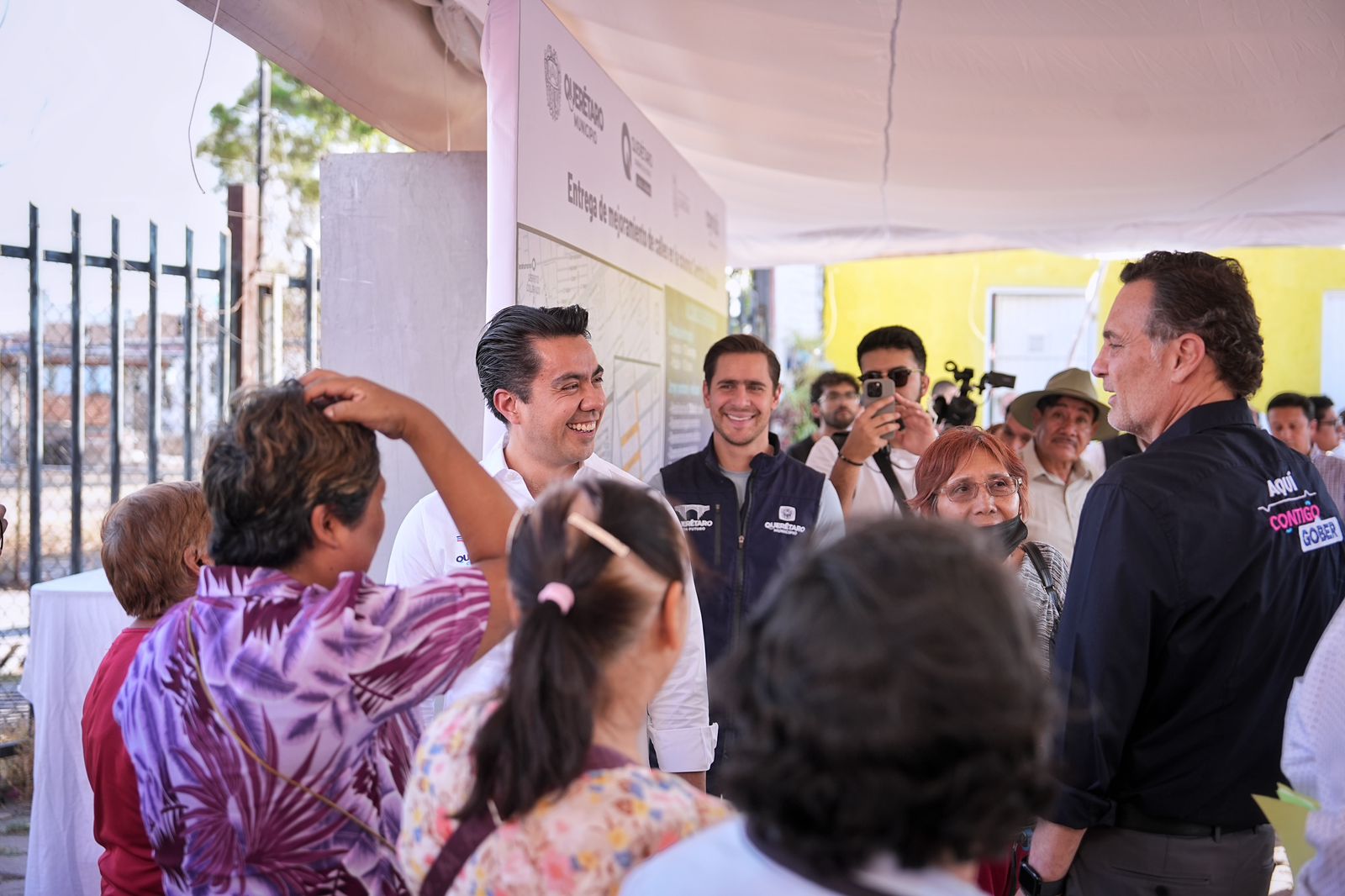 Imagen de Asiste Felifer Macías a entrega de mejoramiento de calles en la colonia Cerrito Colorado 6