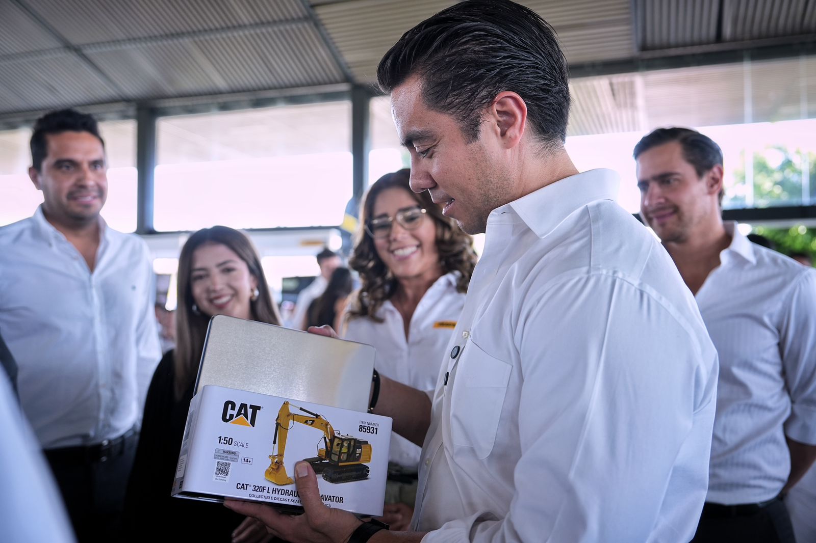 Imagen de Asiste Felifer Macías al festejo de la Santa Cruz, de la Cámara Mexicana de la Industria de la Construcción Delegación Querétaro 7
