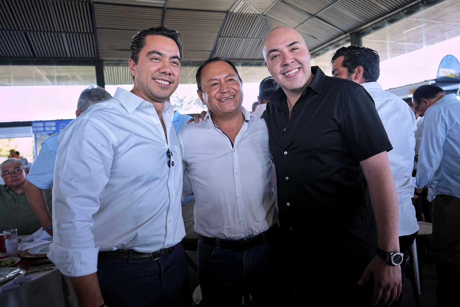Imagen de Asiste Felifer Macías al festejo de la Santa Cruz, de la Cámara Mexicana de la Industria de la Construcción Delegación Querétaro 8