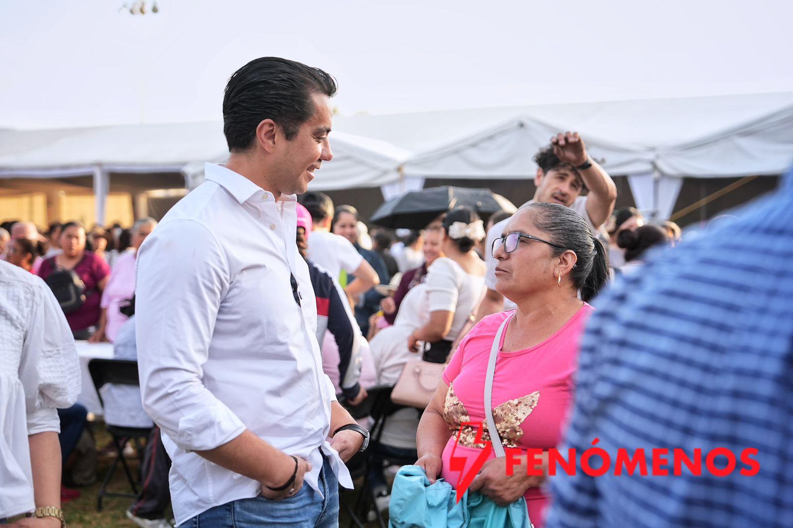 Asiste Felifer Macías al festival Madre Solo Hay Una, en Huimilpan