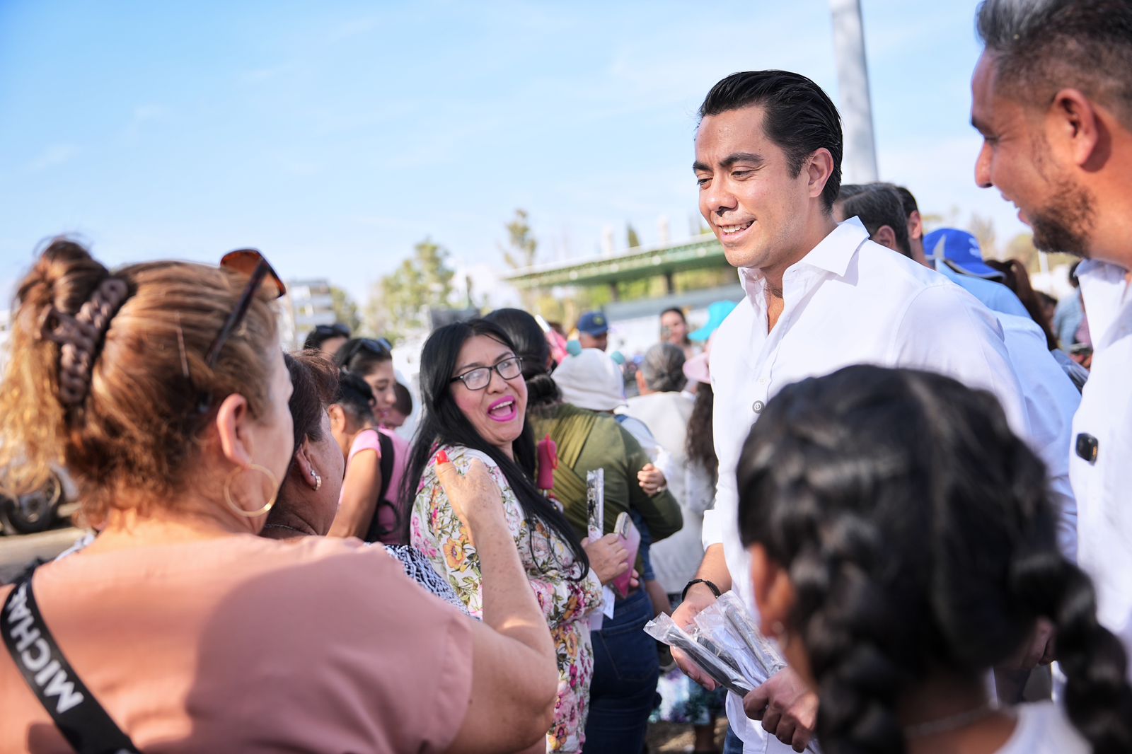 Imagen de Festeja Felifer Macías a las mamás en su día en la Delegación Josefa Vergara y Hernández 11