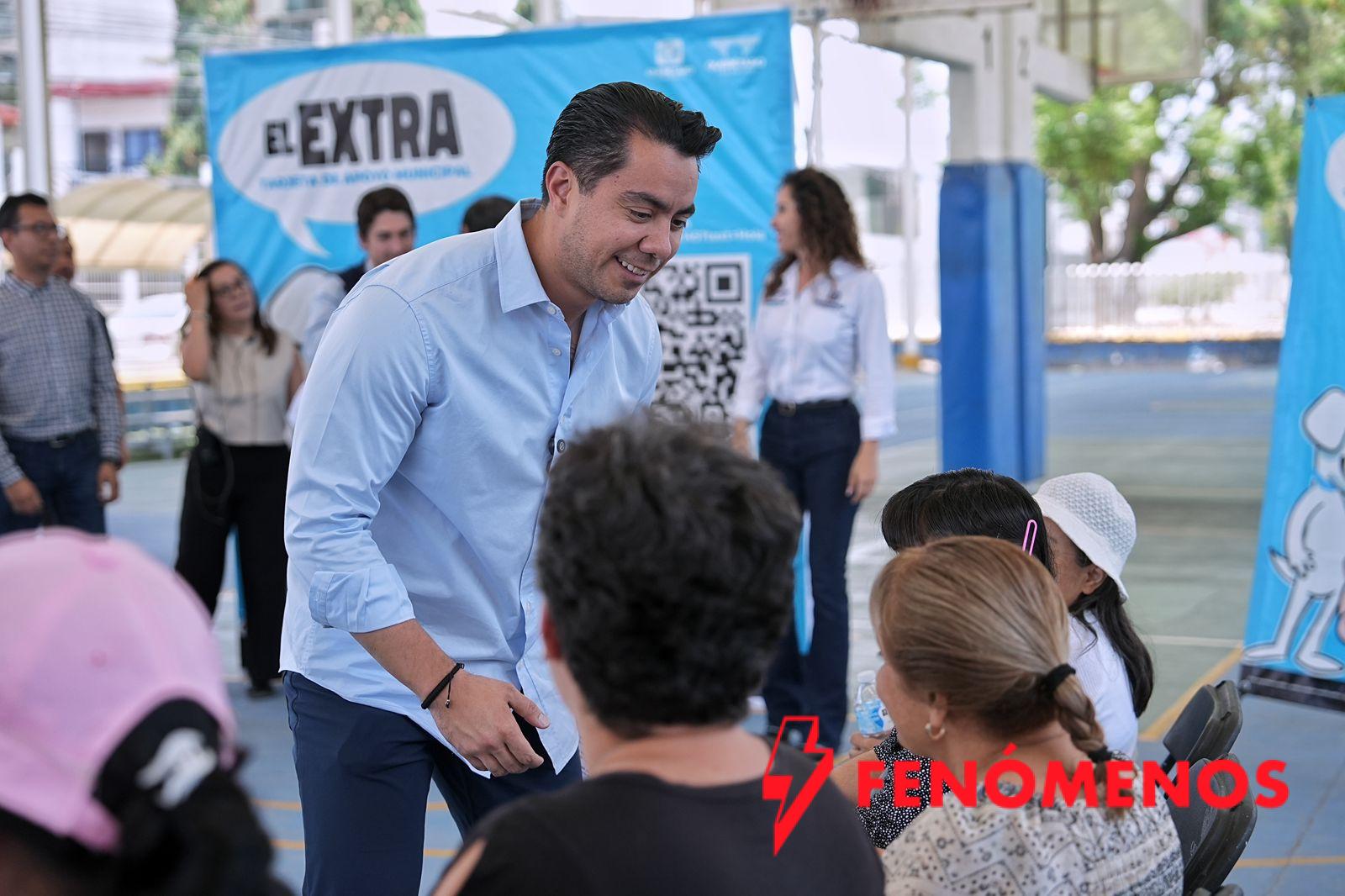 Presenta Felifer Macías a deportistas con discapacidad el programa social El Extra