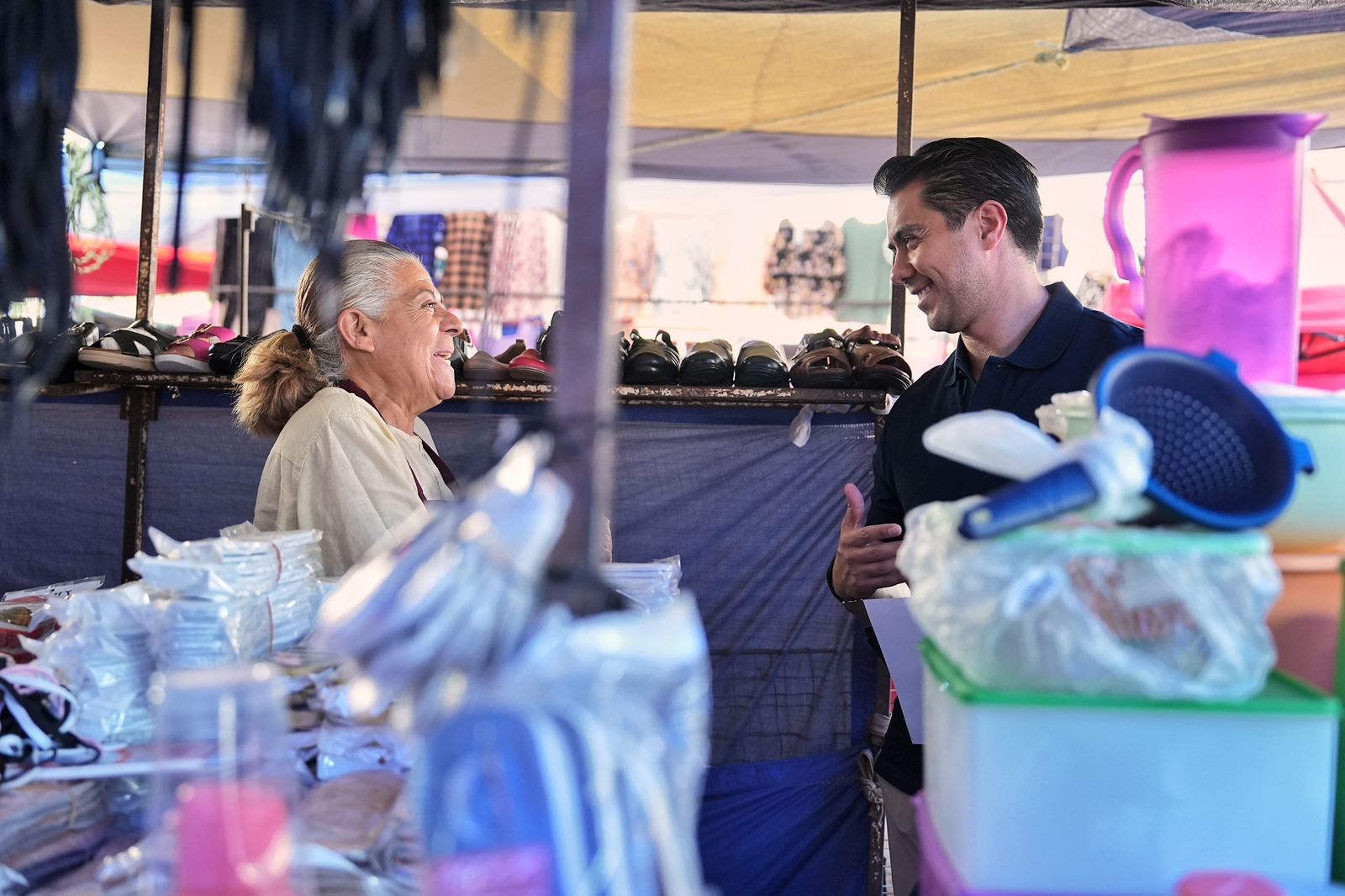 Imagen de Impulsa Felifer Macías el programa “El Extra” en el Tianguis Santa Mónica 8