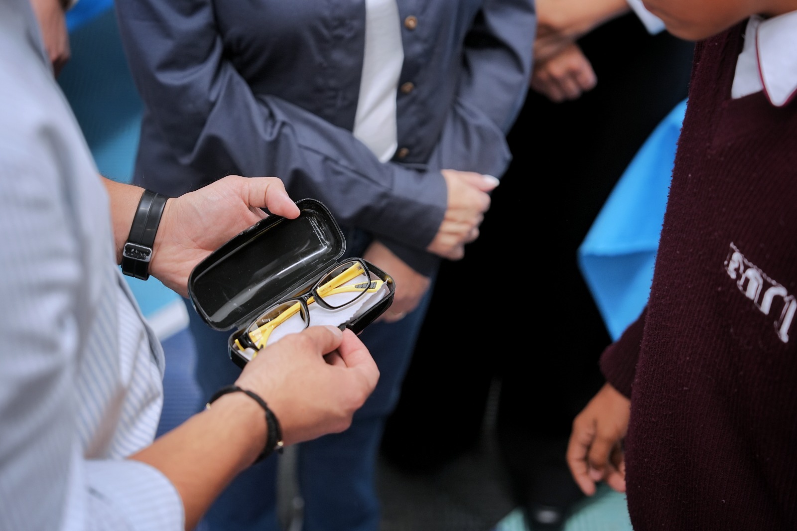 Imagen de Entrega Felifer Macías 600 lentes a estudiantes y refrenda su compromiso con la educación 6