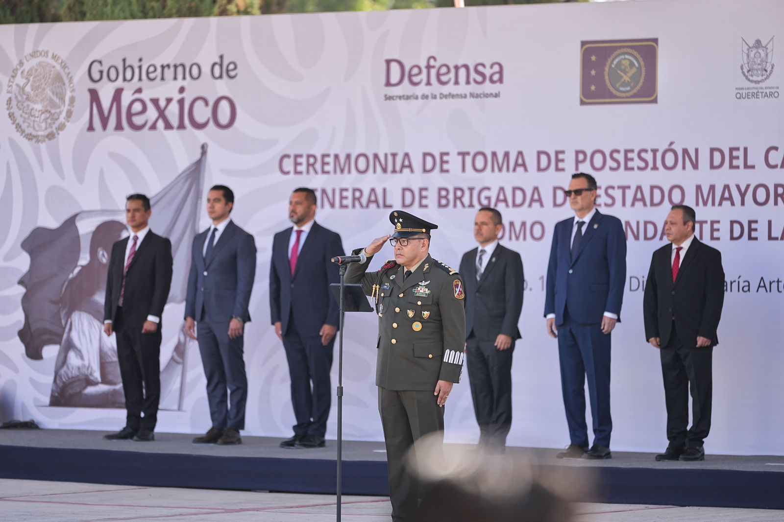 Imagen de Atestigua Felifer Macías toma de protesta del nuevo Comandante de la XVII Zona Militar 2