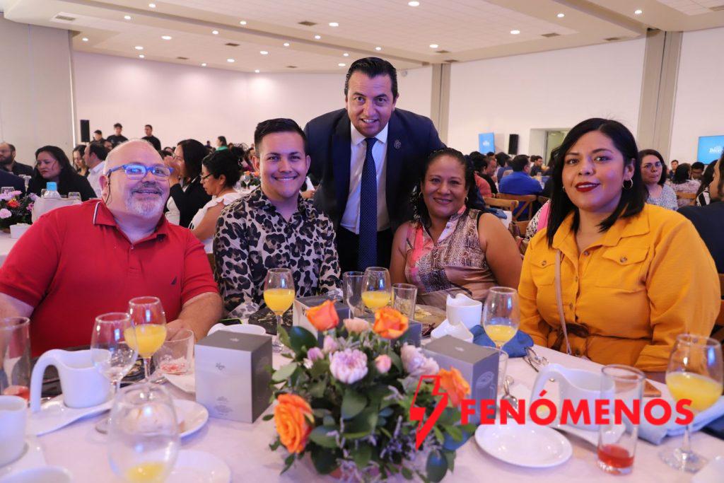 UVEG celebra a sus héroes educativos UVEG celebra a sus héroes educativos