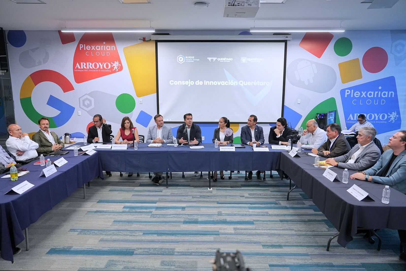 Imagen de Encabeza Felifer Macías la Sesión del Consejo de innovación del Municipio de Querétaro 23