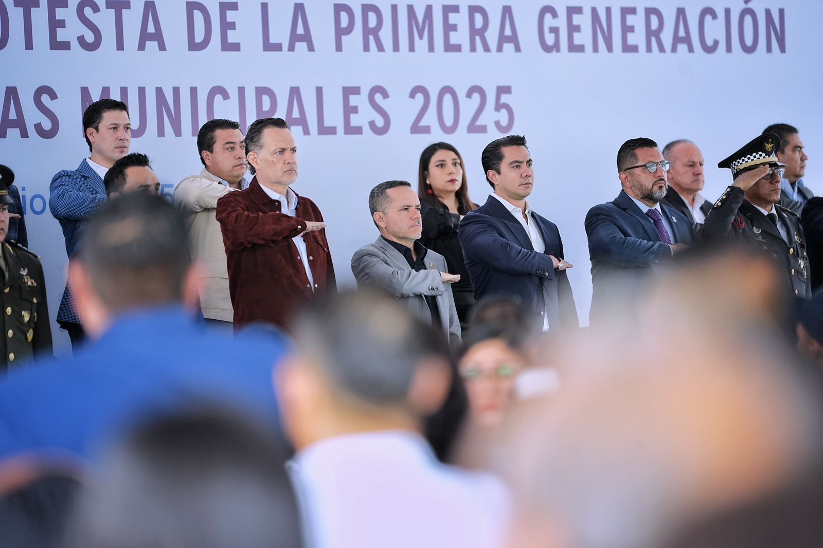 Imagen de Felifer Macías reafirma compromiso con la seguridad en ceremonia de graduación policial 10