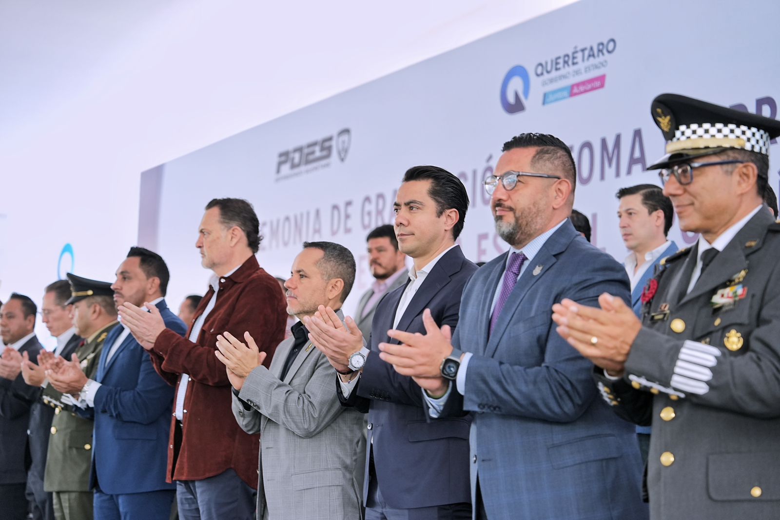 Imagen de Felifer Macías reafirma compromiso con la seguridad en ceremonia de graduación policial 11