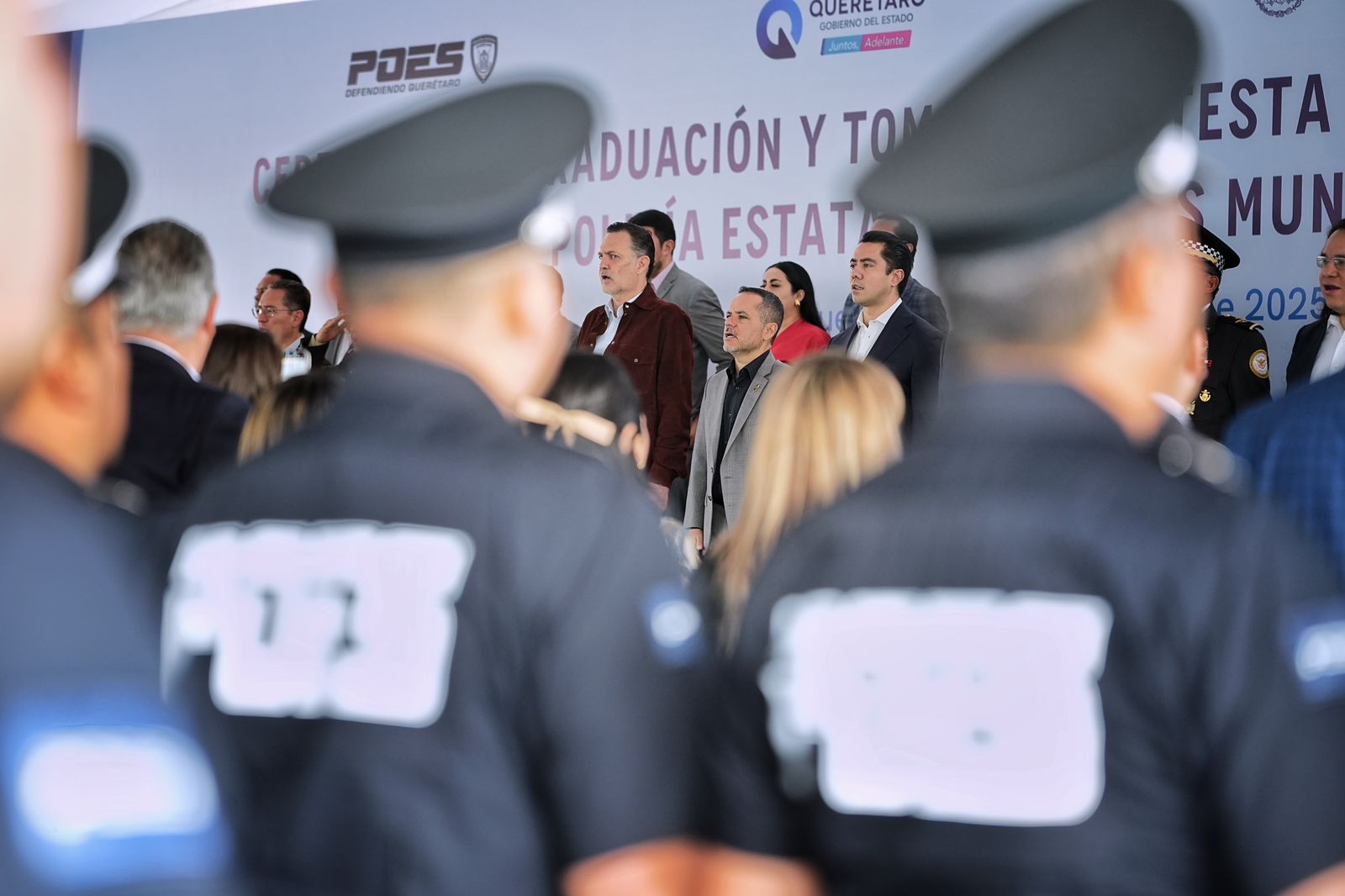 Imagen de Felifer Macías reafirma compromiso con la seguridad en ceremonia de graduación policial 9