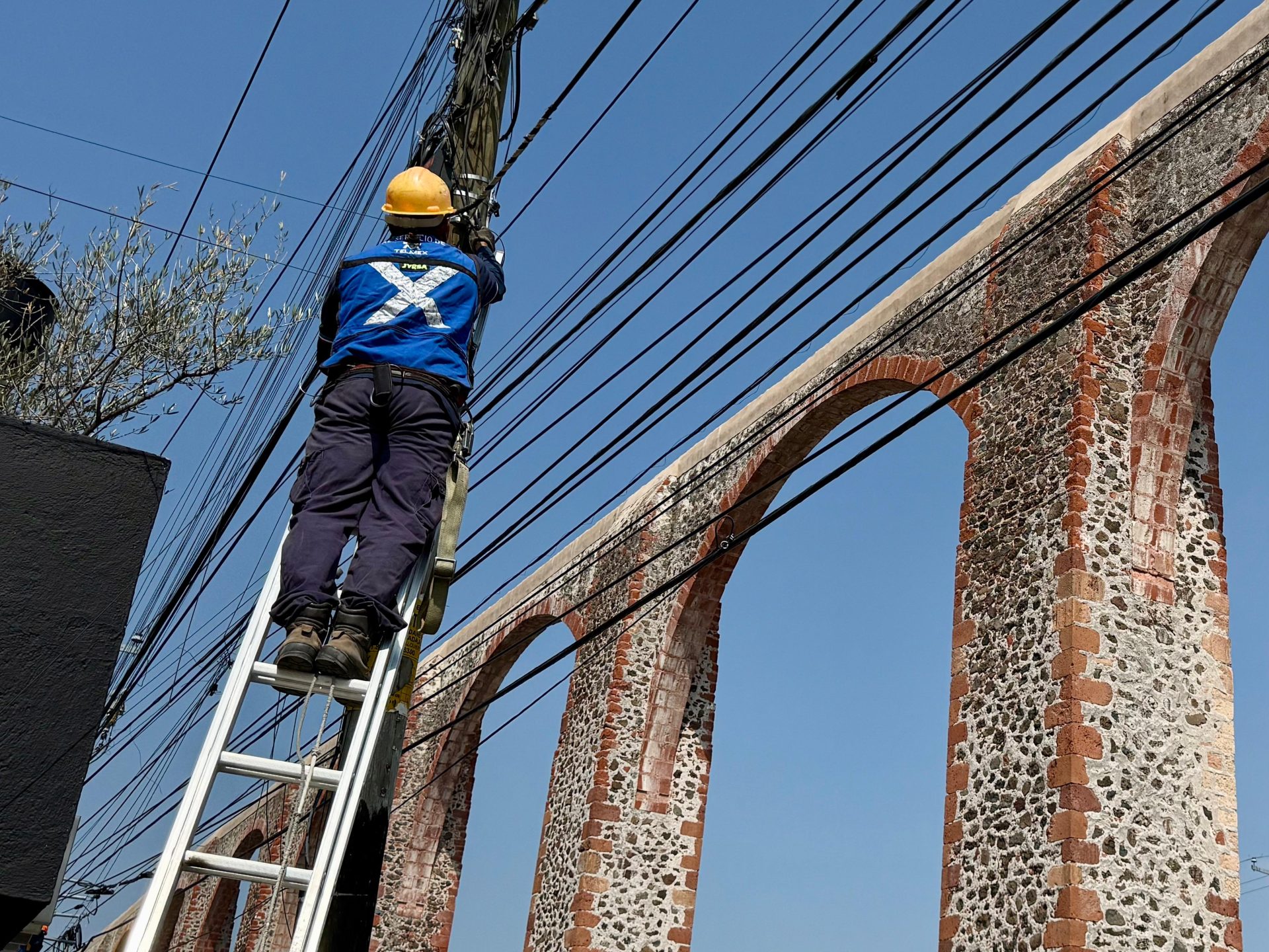 Imagen de Suman 3.8 toneladas de cables en desuso retirados de la vía pública en Querétaro 7