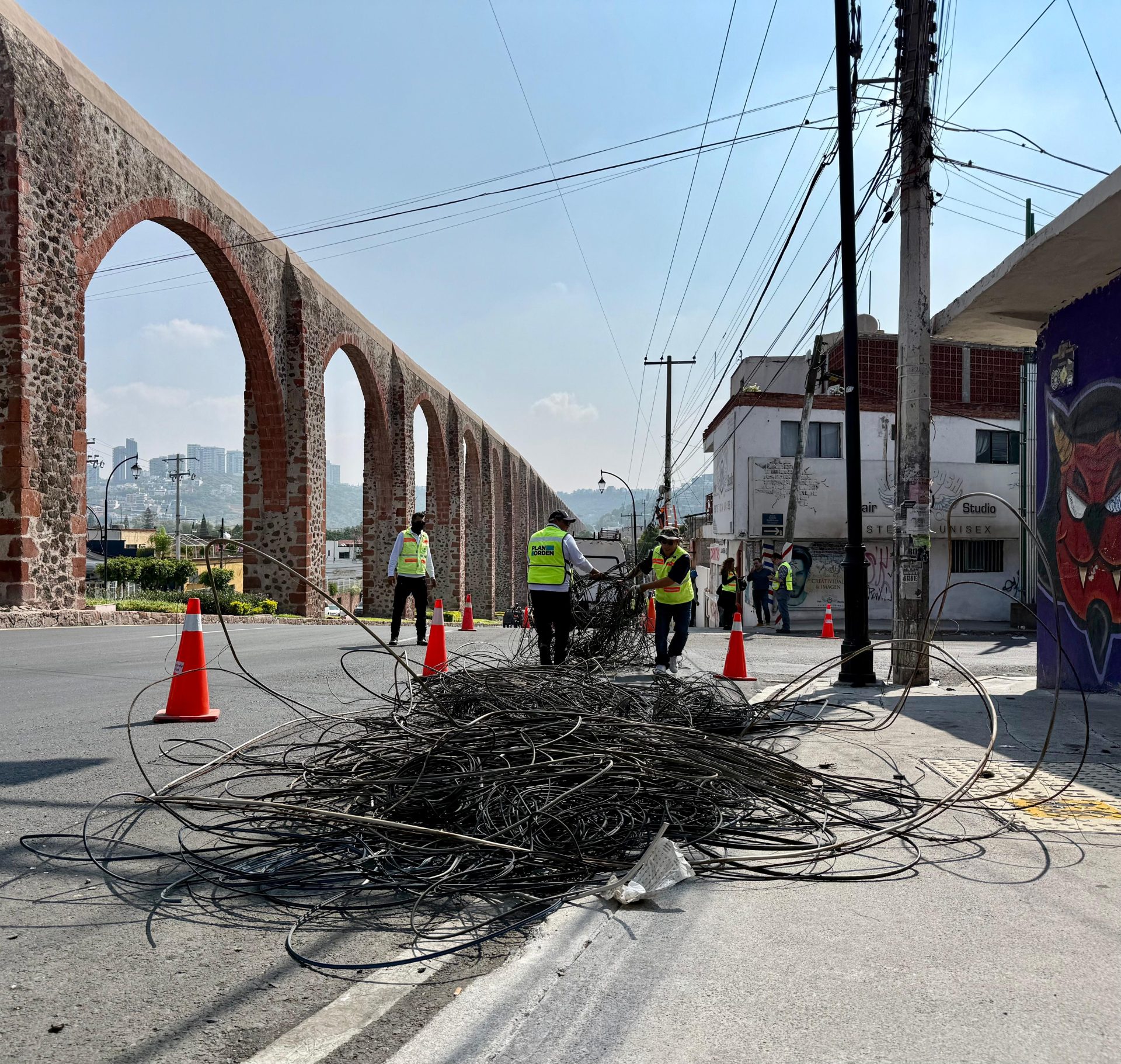 Imagen de Suman 3.8 toneladas de cables en desuso retirados de la vía pública en Querétaro 8