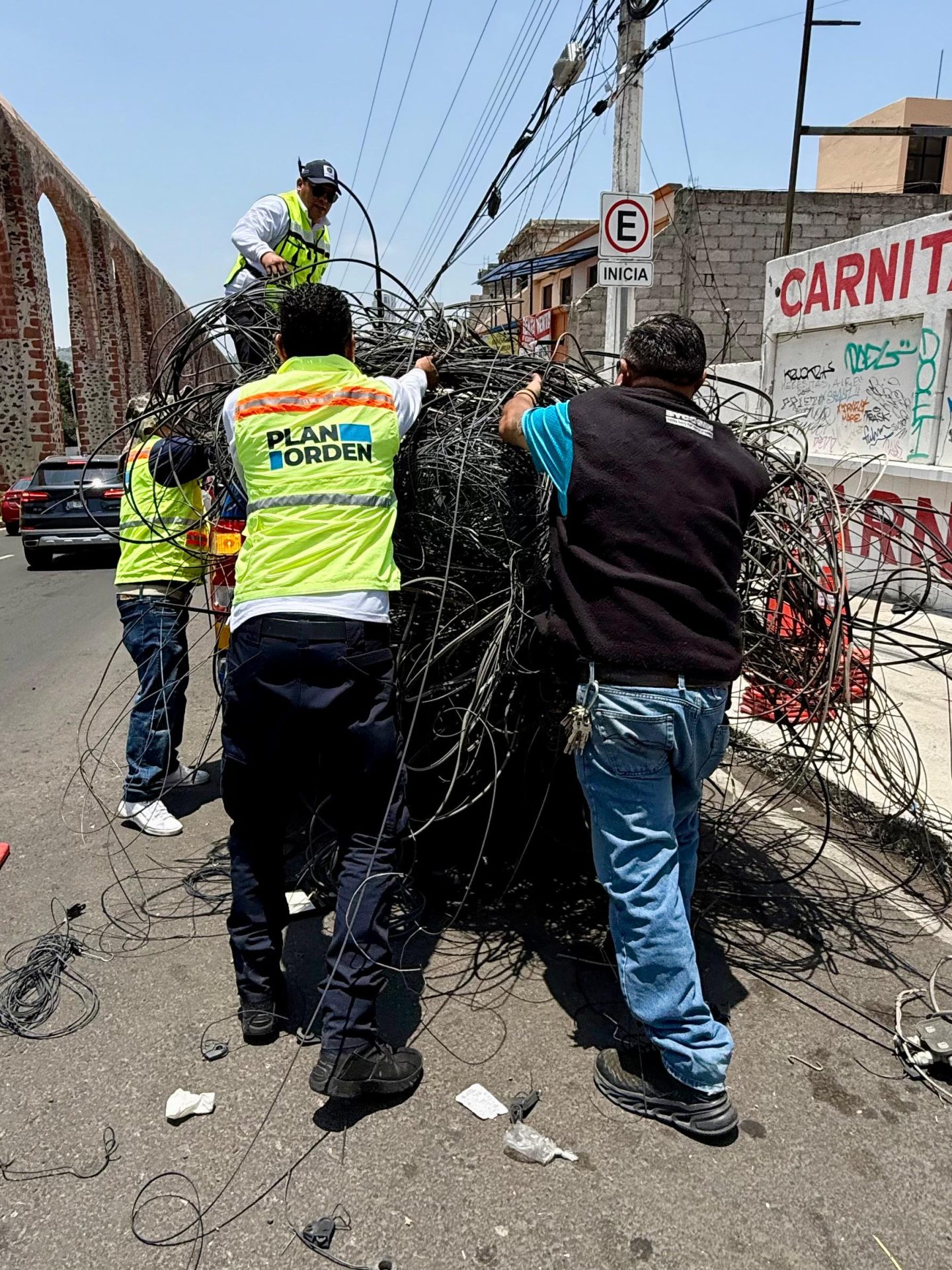 Imagen de Suman 3.8 toneladas de cables en desuso retirados de la vía pública en Querétaro 14