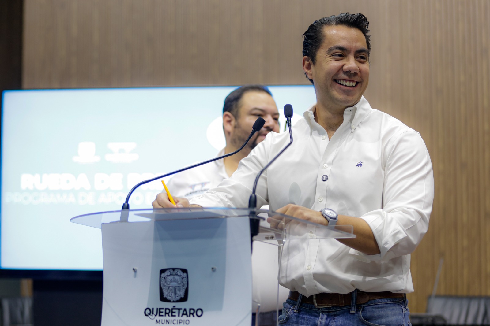 Imagen de El Extra llega a quienes más lo necesitan, mes con mes: Felifer Macías 8
