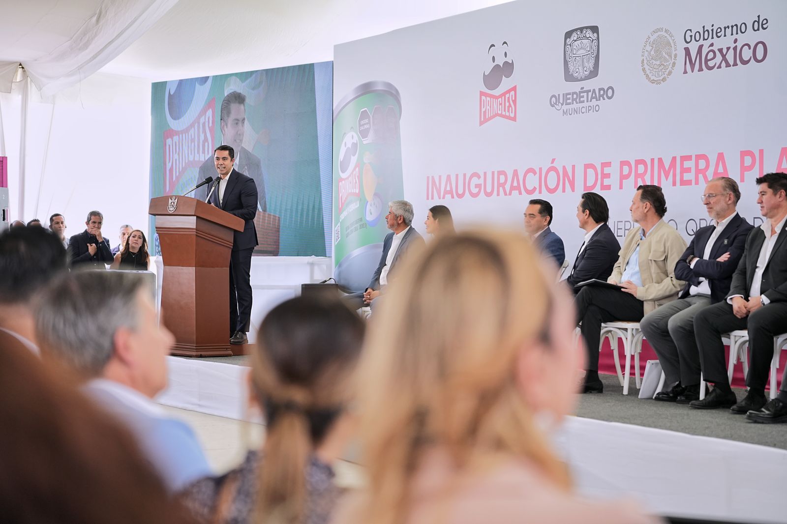 Imagen de Inauguran Mauricio Kuri y Felifer Macías nueva planta Pringles 10