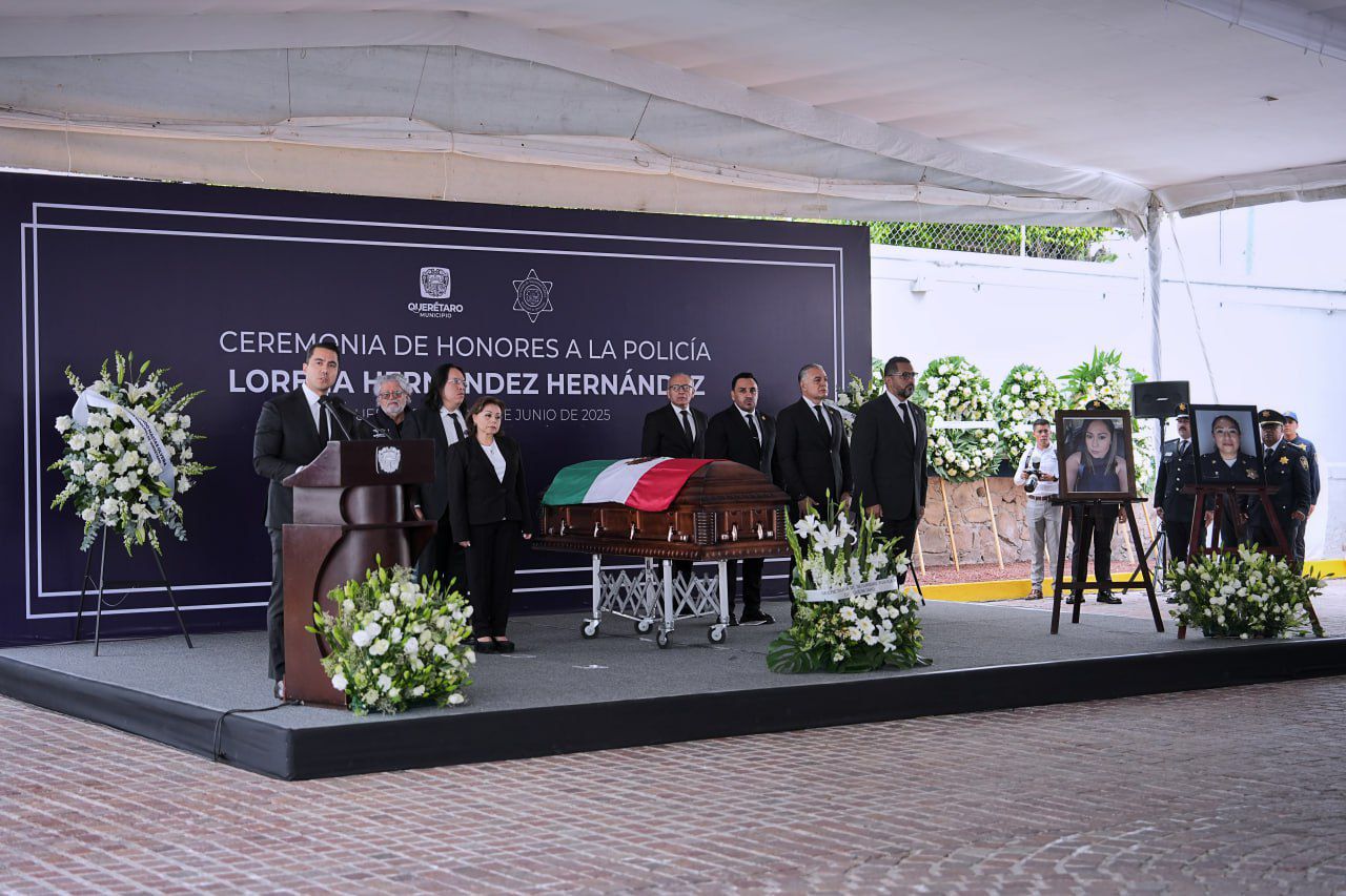 Imagen de Felifer Macías honra la memoria de la oficial Lorena Hernández Hernández 9