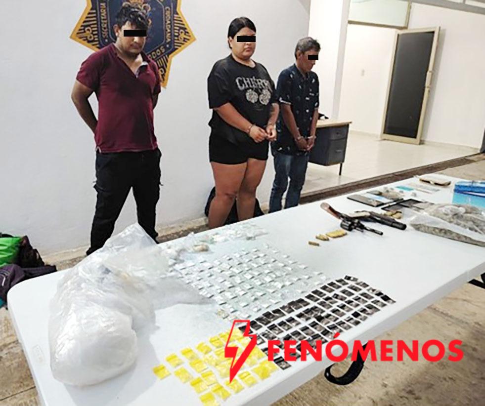 ASEGURAN EN PALIZADA A TRES PERSONAS COMO PRESUNTOS CULPABLES DE DELITOS CONTRA LA SALUD Y VIOLACIÓN A LA LEY DE ARMAS DE FUEGO Y EXPLOSIVOS ASEGURAN EN PALIZADA A TRES PERSONAS COMO PRESUNTOS CULPABLES DE DELITOS CONTRA LA SALUD Y VIOLACIÓN A LA LEY DE ARMAS DE FUEGO Y EXPLOSIVOS