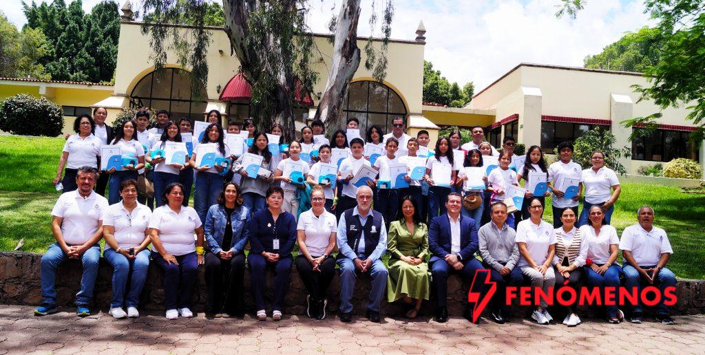 Guanajuato premia el esfuerzo y la dedicación de sus mejores estudiantes Guanajuato premia el esfuerzo y la dedicación de sus mejores estudiantes