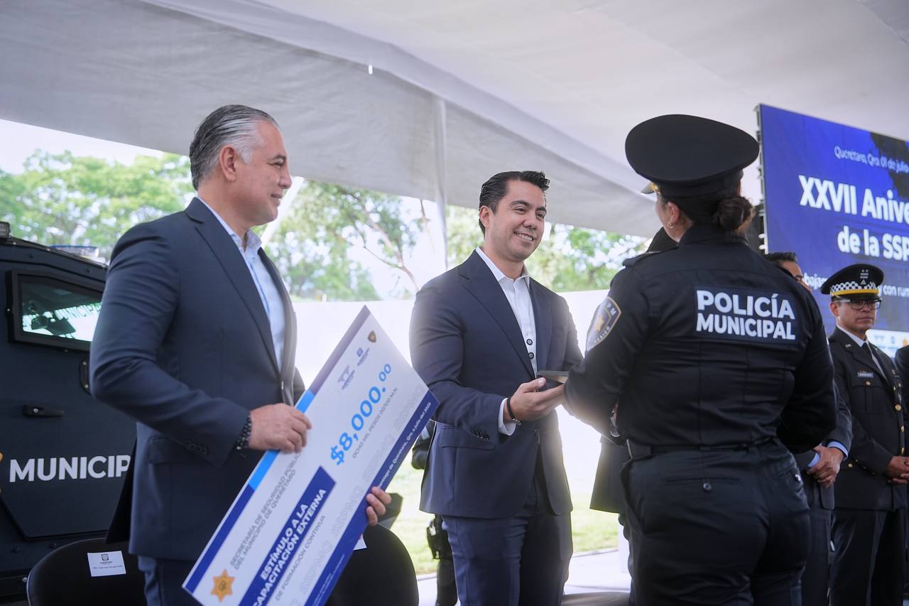 Imagen de Encabeza Felifer Macías el XXVII aniversario de la Secretaría de Seguridad Pública Municipal 8