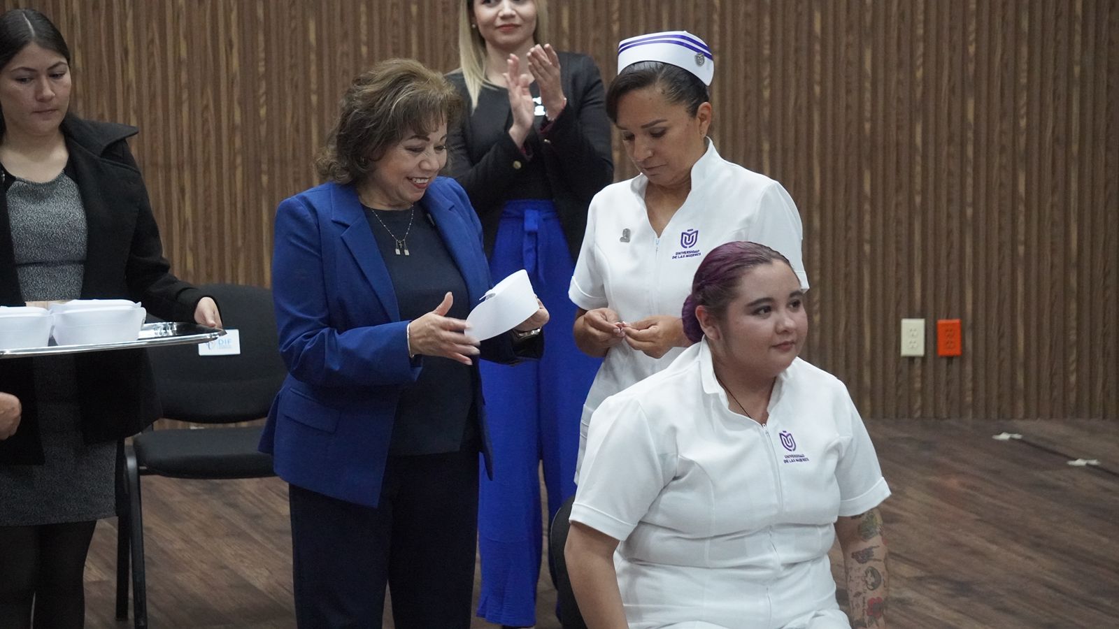 Imagen de Encabezan Adriana Olvera y Vanesa Garfias ceremonia de imposición de cofias a futuras enfermeras 5