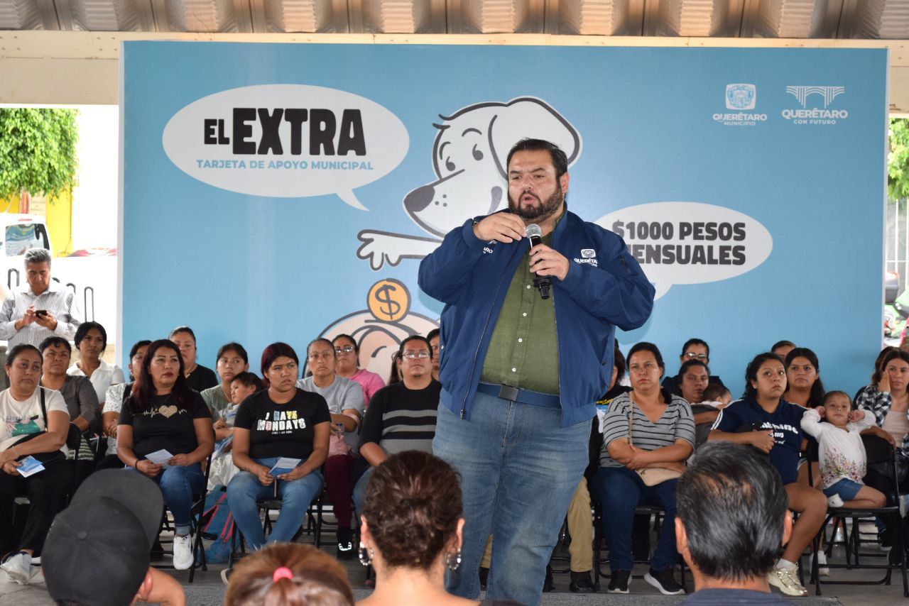 Imagen de Entregan tarjetas de El Extra a familias de Félix Osores Sotomayor 20