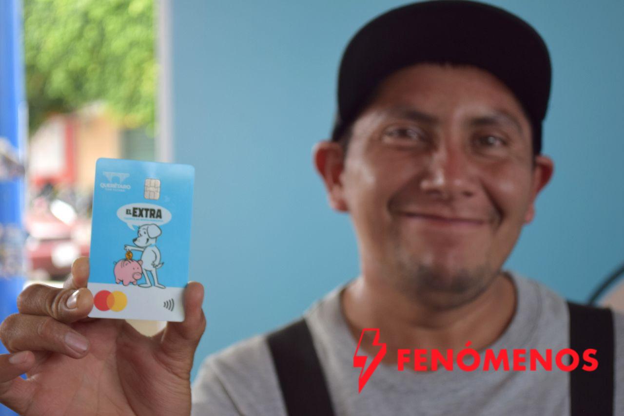 Entregan tarjetas de El Extra a familias de Félix Osores Sotomayor Entregan tarjetas de El Extra a familias de Félix Osores Sotomayor