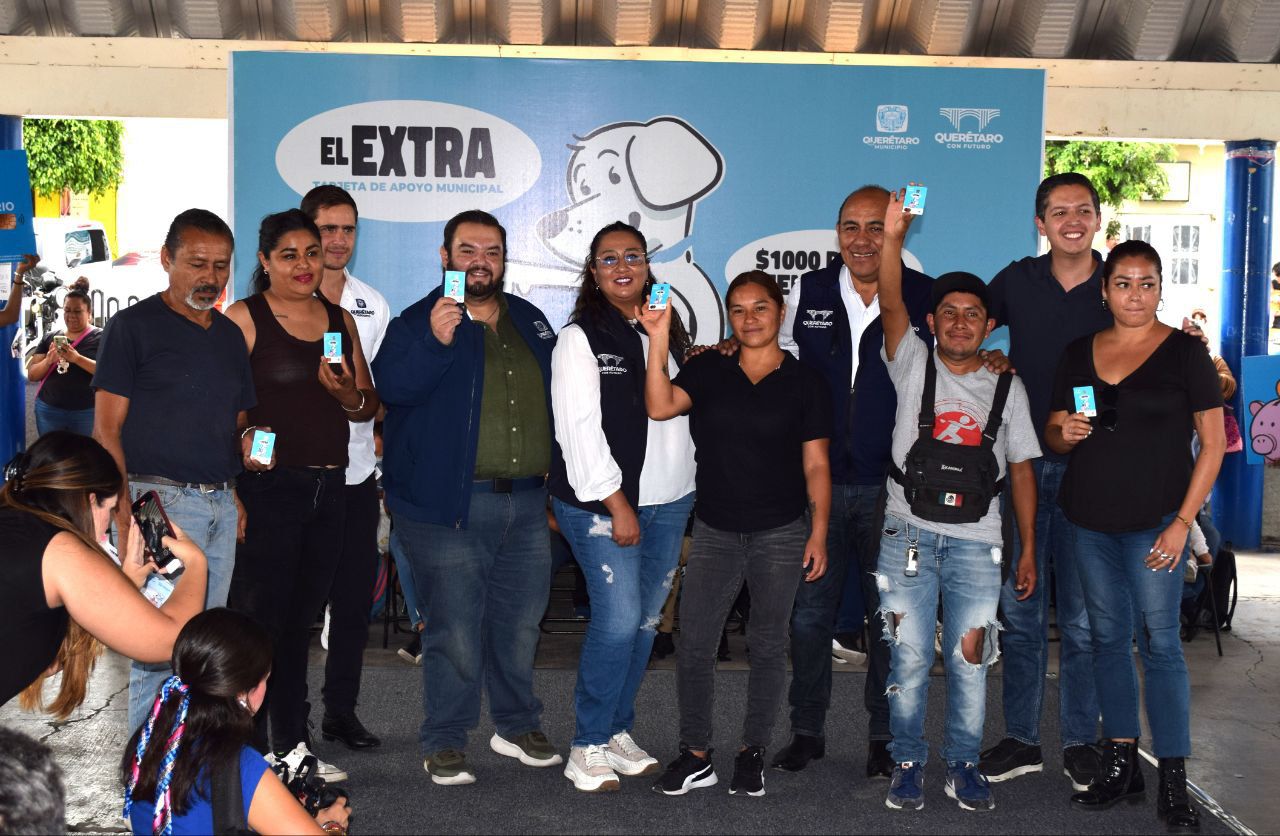 Imagen de Entregan tarjetas de El Extra a familias de Félix Osores Sotomayor 17