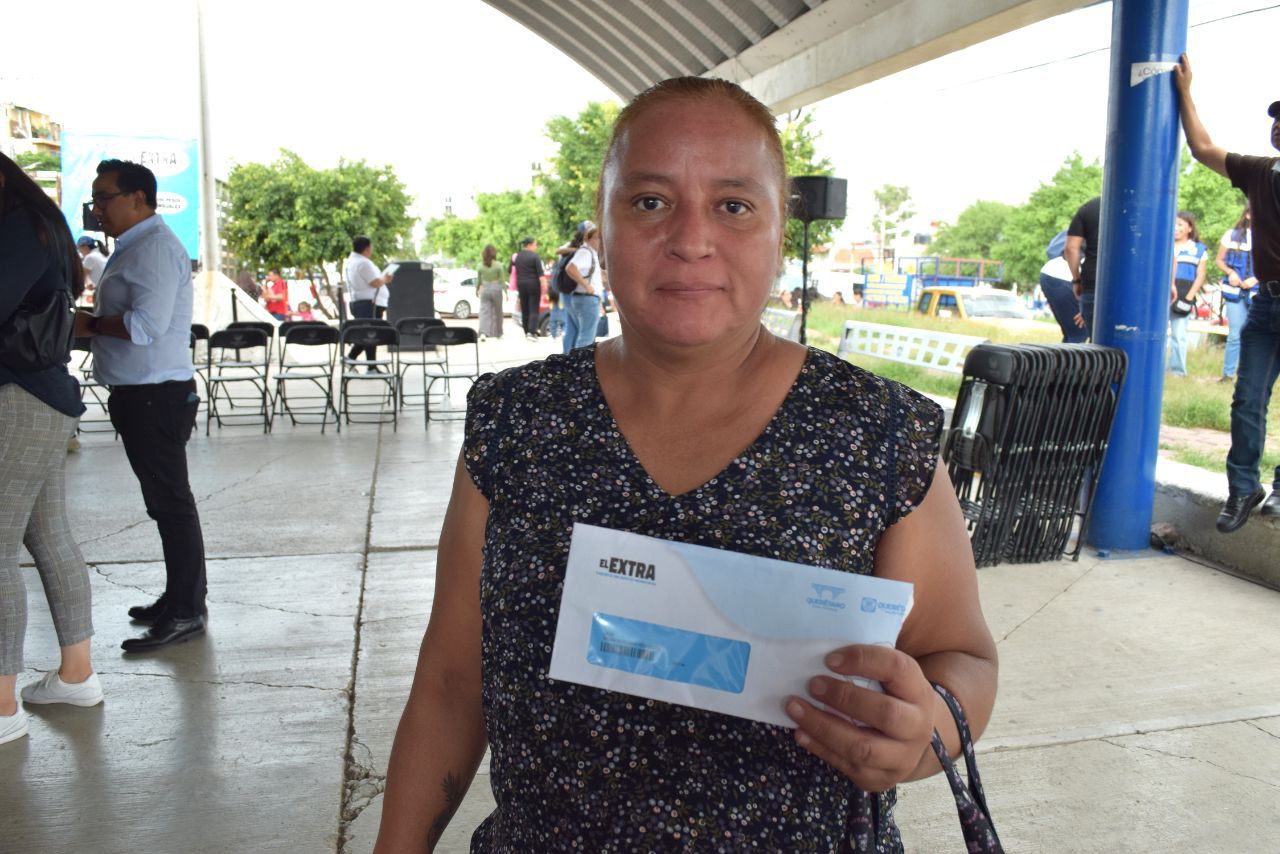 Imagen de Entregan tarjetas de El Extra a familias de Félix Osores Sotomayor 19