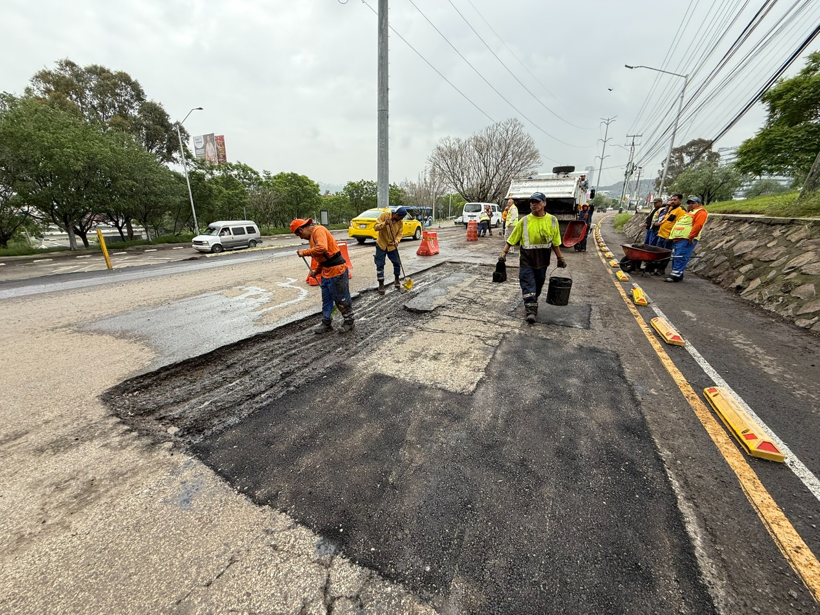 Imagen de Municipio de Querétaro interviene más de 36 mil metros cuadrados de vialidades con trabajos de bacheo 10