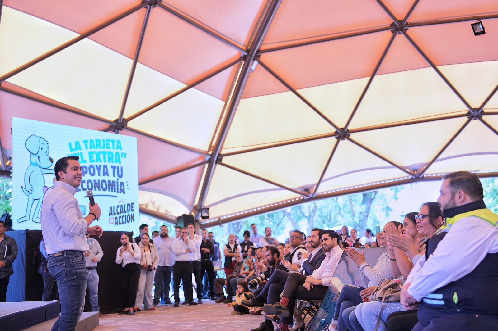 Imagen de Amplia Felifer Macías transporte comunitario gratuito en Felipe Carrillo Puerto para miles de familias 9